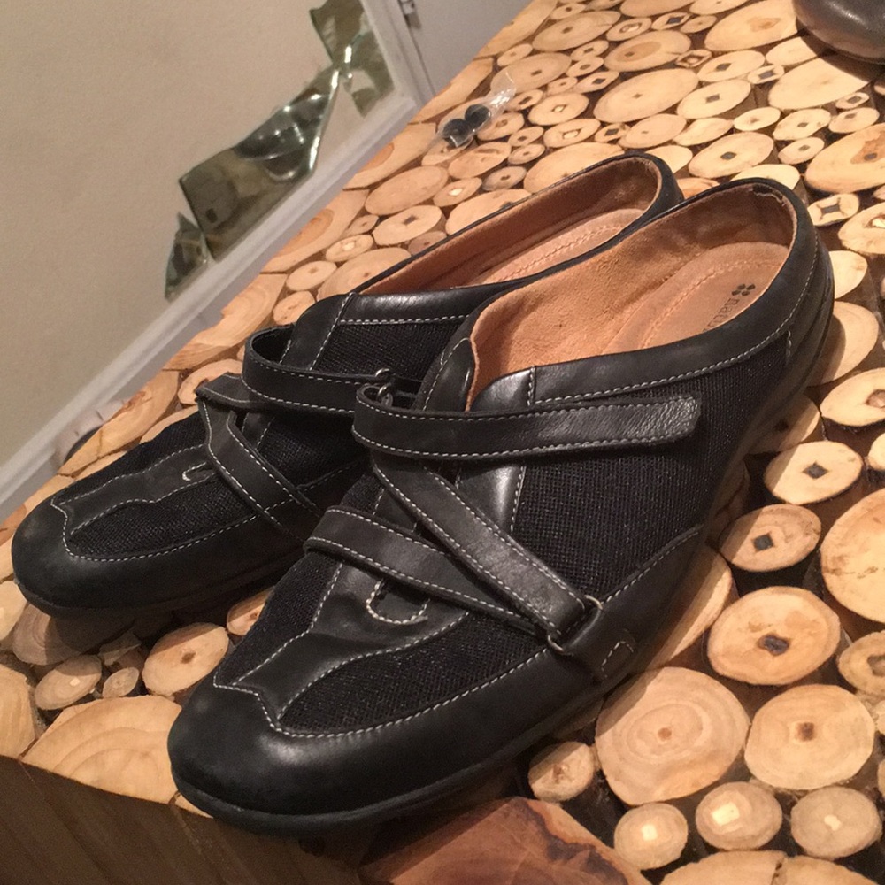 Naturalizer Soft padded slip ons